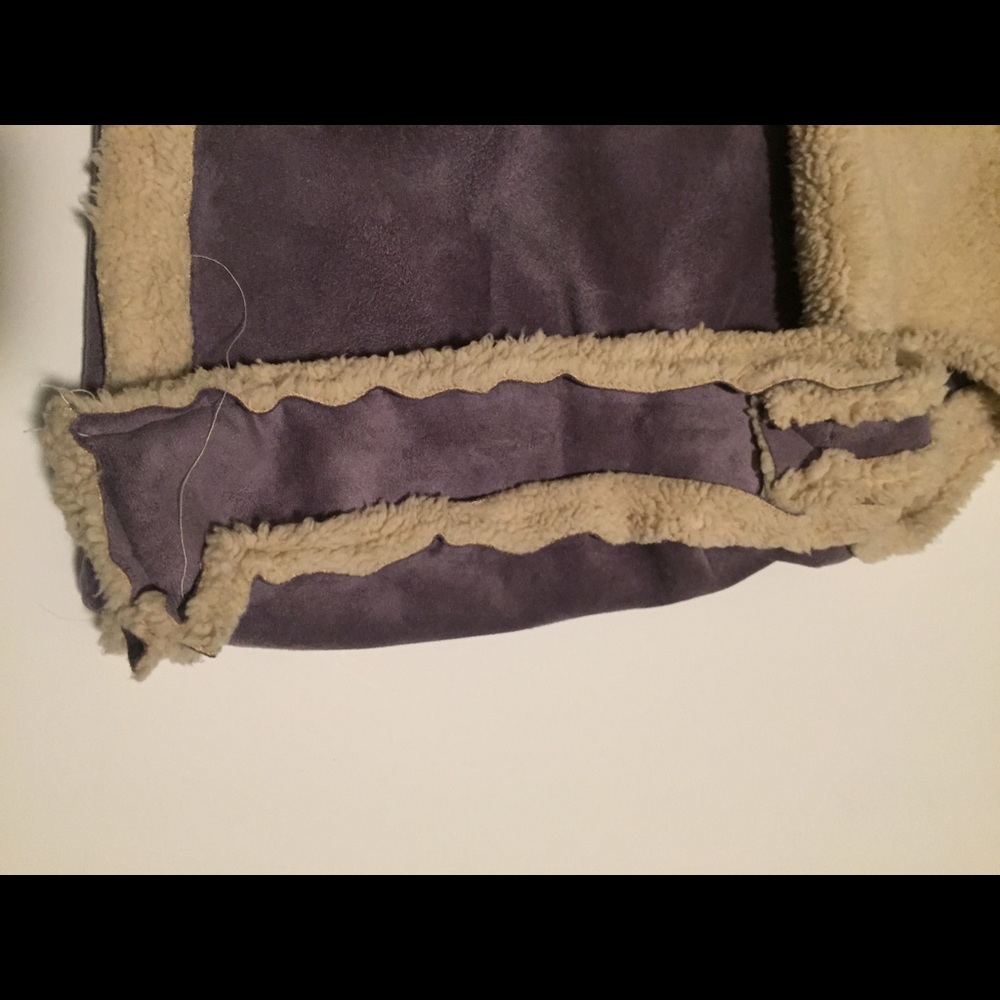 Handmade faux suede and Sherpa messenger bag - Picture 6 of 6